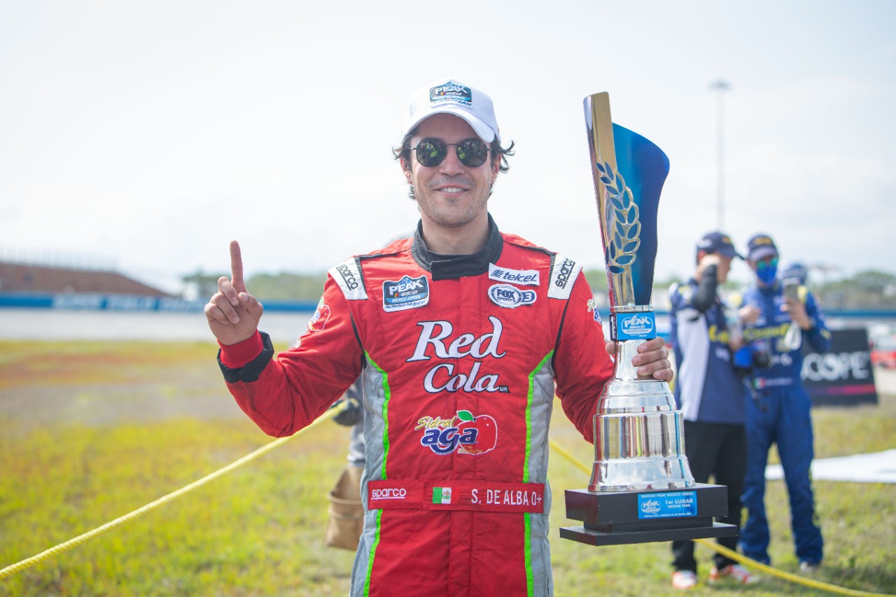Salvador de Alba Jr. ganador de la categoría estelar NASCAR PEAK