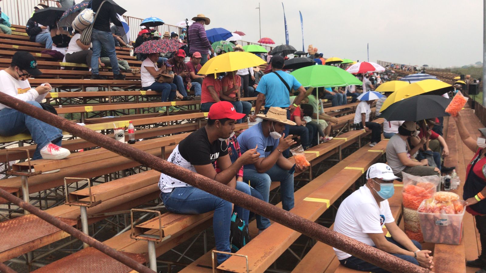 PÚBLICO, CON SANA DISTANCIA, EN EL SÚPER ÓVALO CHIAPAS, FECHA 1 DE NASCAR PEAK MÉXICO SERIES