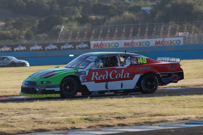 SALVADOR DE ALBA GANO Y ACARICIA LA CORONA DE LA NASCAR PEAK