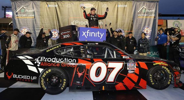 COLE CUSTER GANÓ EN FONTANA EN NASCAR XFINITIY SERIES