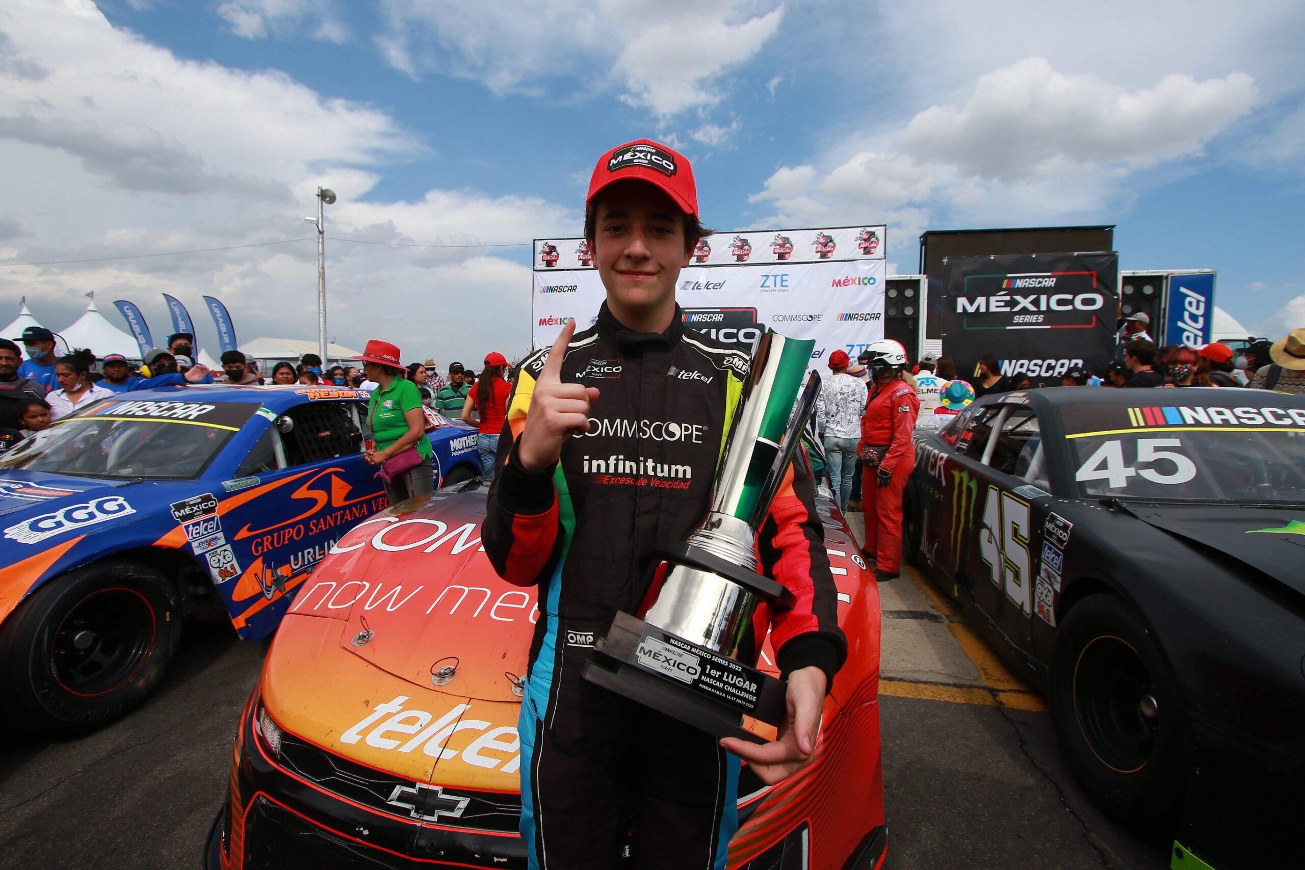 ANDRÉS PÉREZ DE LARA IMPARABLE EN PUEBLA, SE LLEVÓ LA NASCAR CHALLENGE