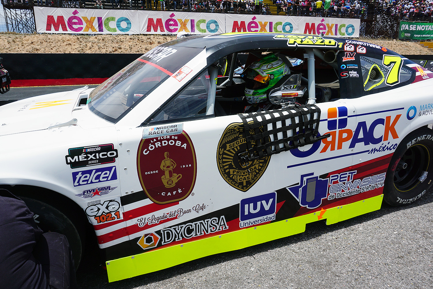 XAVI RAZO SIGUE AL ACECHO DEL CAMPEONATO NASCAR MÉXICO