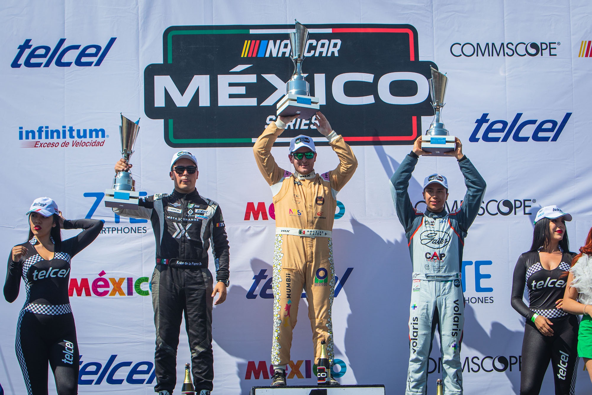 RODRIGO REJÓN, DOMINÓ EL ÓVALO AGUASCALIENTES MÉXICO EN NASCAR CHALLENGE