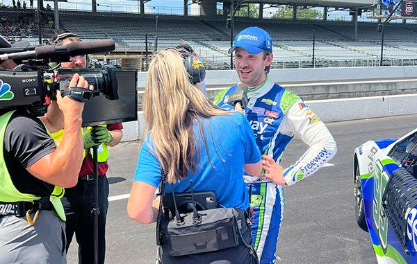 TERCER SITIO PARA SUÁREZ EN INDIANÁPOLIS Y SIGUE VIVO RUMBO A LOS PLAYOFFS DE NASCAR