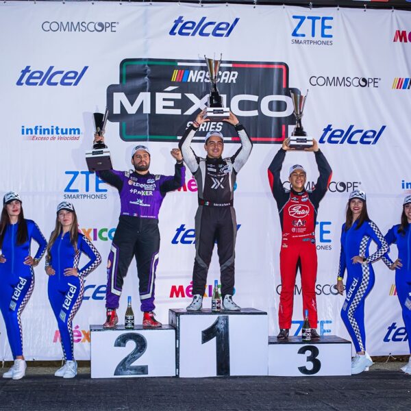 KOKE DE LA PARRA GANÓ EN NASCAR CHALLENGE SERIES EN EL DORADO SPEEDWAY DE CHIHUAHUA. YA SE DEFINIERON LOS 4 PILOTOS DE LOS PLAYOFFS. ALEX DE ALBA ES EL CAMPEÓN DE LA TEMPORADA REGULAR