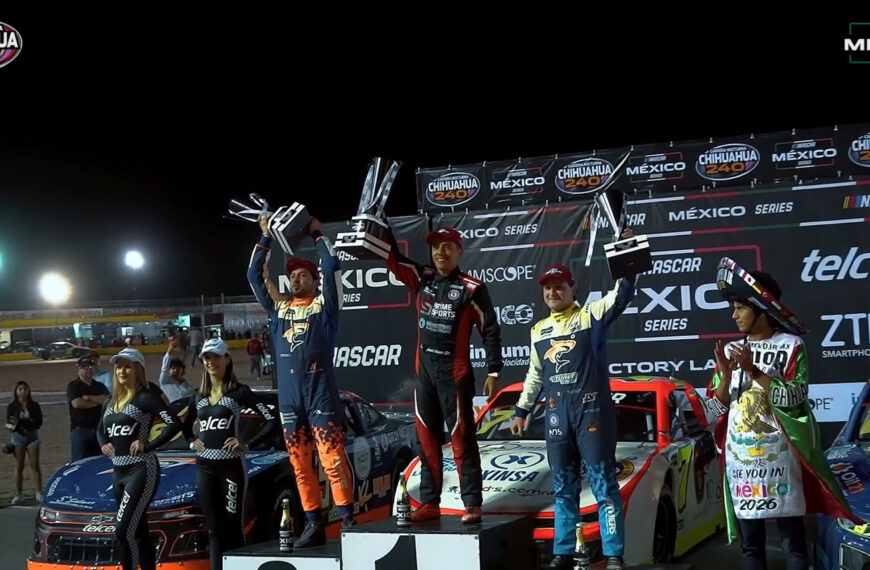 VIDEO DE LA “CARRERA NOCTURNA CHIHUAHUA 240”, TERCERA FECHA DE NASCAR MÉXICO SERIES 2024, DONDE SUBIÓ A PODIO XAVI RAZO, JULIO REJÓN Y RODRIGO REJÓN, PRIMERO, SEGUNDO Y TERCER LUGAR, RESPECTIVAMENTE.