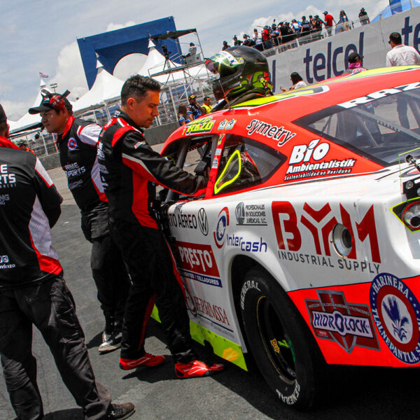 SIGUE XAVI RAZO AL FRENTE EN NASCAR MÉXICO SERIES 2024