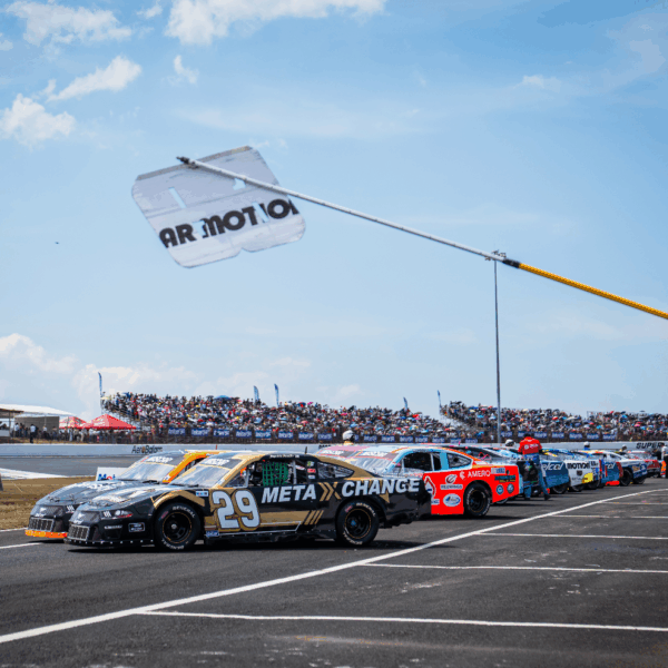 EN NASCAR MÉXICO “AGUASCALIENTES EL GIGANTE DE MÉXICO 250”, LAS MAMÁS NO PAGAN BOLETO