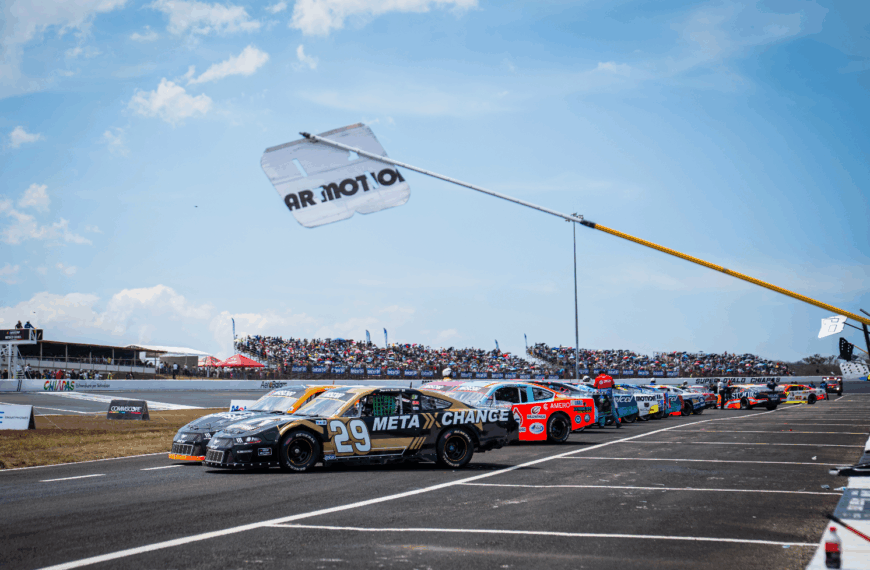 EN NASCAR MÉXICO “AGUASCALIENTES EL GIGANTE DE MÉXICO 250”, LAS MAMÁS NO PAGAN BOLETO