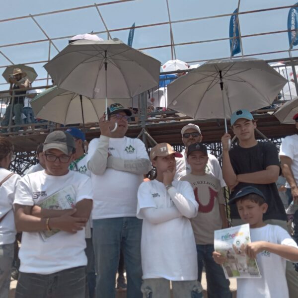 LA ESCUDERÍA PRIME SPORTS RACING TEAM INVITÓ A CASI 50 NIÑOS DEL ALBERGUE LOS PINOS, DE GUADALAJARA, AL ÓVALO AGUASCALIENTES MÉXICO.