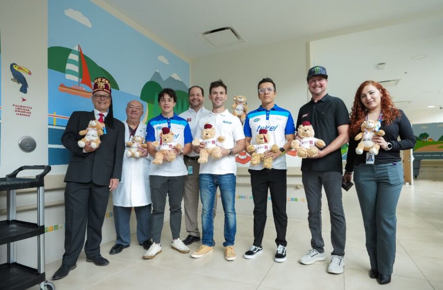 PILOTOS DE NASCAR CONVIVEN CON NIÑOS DEL HOSPITAL SHRINERS